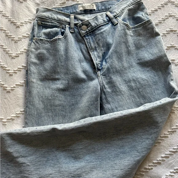 Abercrombie & Fitch Women's 90’s straight High Rise Crisscross Waist
Size 28 - Picture 6 of 8